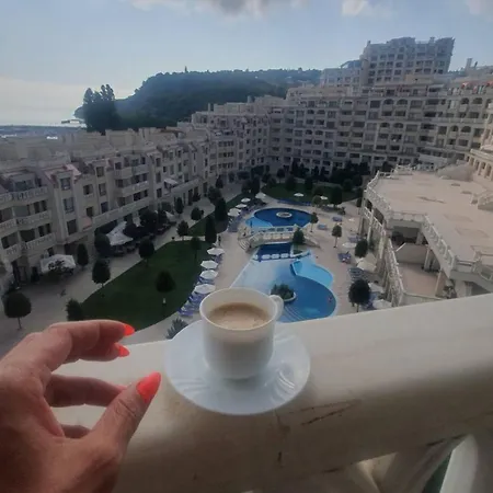 Alba - Seaview Luxury Apartament Varna